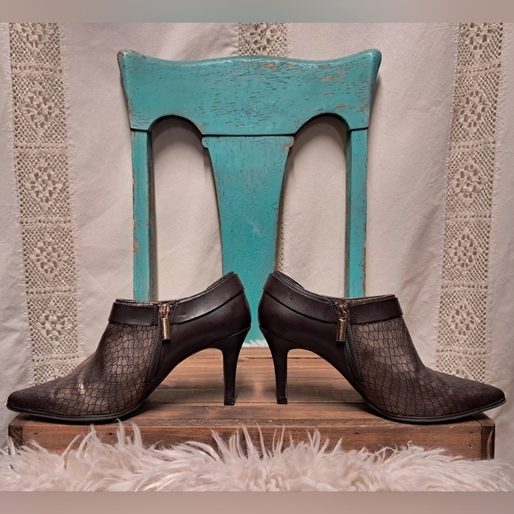 Bandolino Shoes - Bandolino Faux Snake Skin Heels Size 7